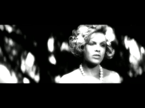 ピンク: ブロウ・ミー (ワン・ラスト・キス)