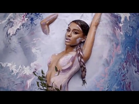 アリアナ・グランデ: ゴッド・イズ・ア・ウーマン