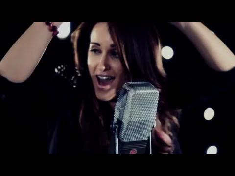 ブリット・ニコル: ゴールド (Acoustic Performance)