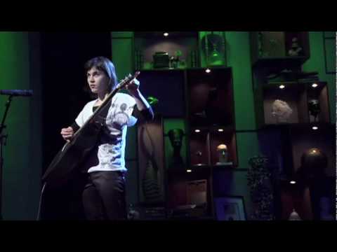 カーキ・キング: ロックする「ピンク・ノイズ」